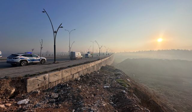 Malatya'da otomobil şarampole devrildi