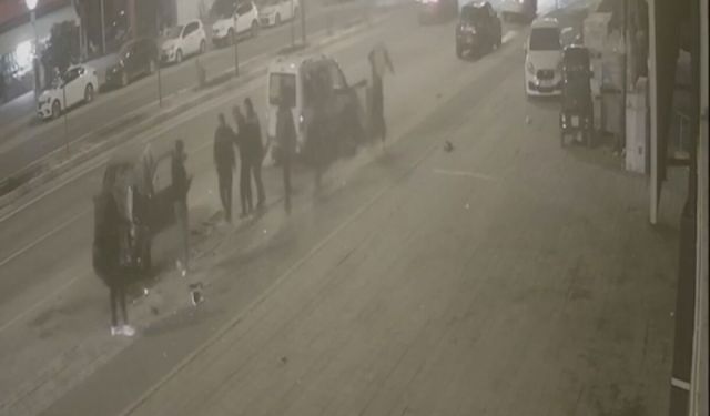 Midyat’ta park halindeki araca çarpan otomobil kamerada