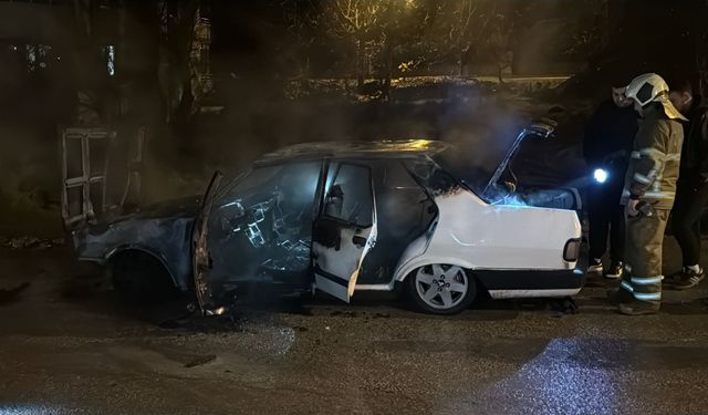 Safranbolu’da Park Halindeki Otomobil Alev Aldı