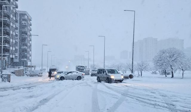 Şanlıurfa'ya mevsimin ilk karı düştü!