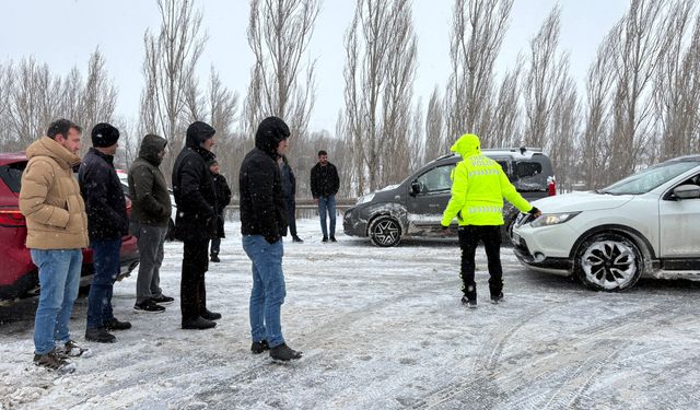Sivas’ta Kar Alarmı: 807 Köy Yolu Ulaşıma Kapandı, 28 Kara Yolunda Trafik Durduruldu