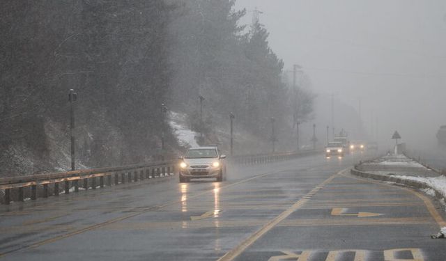 Bolu Dağı’nda Mevsimin İlk Karı Etkili Oldu