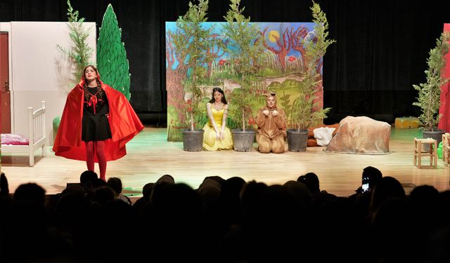 Kırmızı Başlıklı Kız Müzikali Keçiören'de Çocuklarla Buluşuyor!