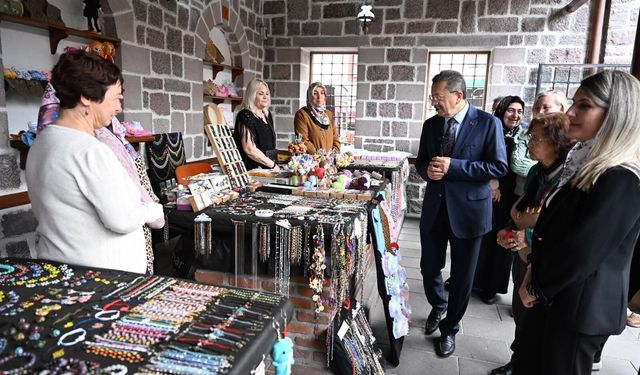 Altındağlı Kadınların El Emeği Pazarı Yoğun İlgi Görüyor