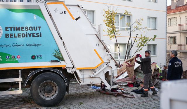 Etimesgut’ta Çöp ve Eşya Birikimine Müdahale!