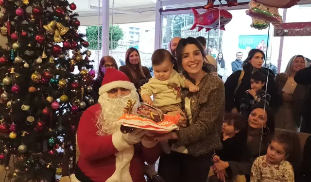 İskenderun’da Noel Ayini: Çocuklara Noel Baba Sürprizi
