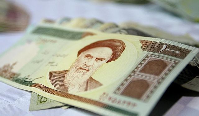 İran'da riyal sert düştü: Esnaf kepenk kapattı
