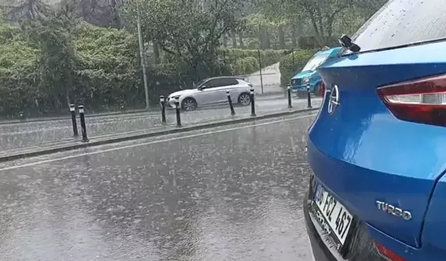 Arnavutköy'de cadde göl oldu