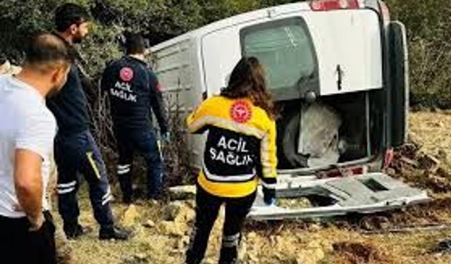 Minibüs şarampole yuvarlandı