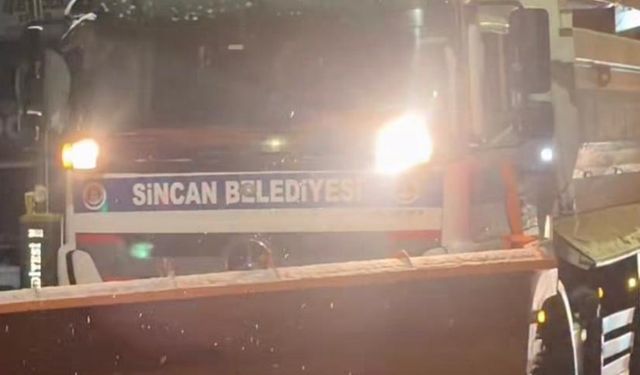 Sincan’da Karla Mücadele Seferberliği: Ekipler Gece Boyu Sahadaydı