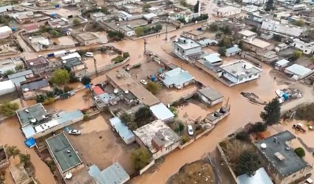 Su altında kalan tarım arazileri görüntülendi