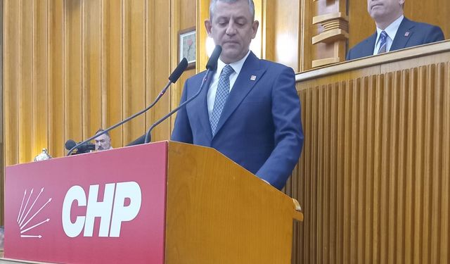 ÖZGÜR ÖZEL “MANSUR YAVAŞ’IN ANLINDAN ÖPÜYORUM”