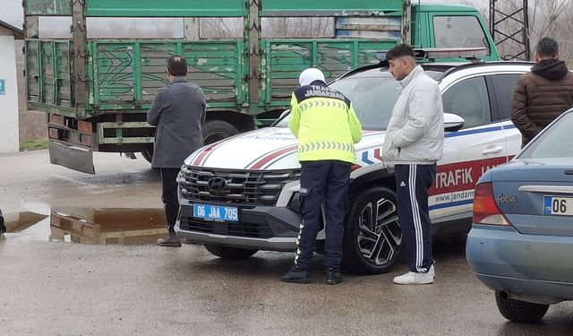 Beypazarı’nda Jandarmadan Trafik ve Asayiş Uygulaması