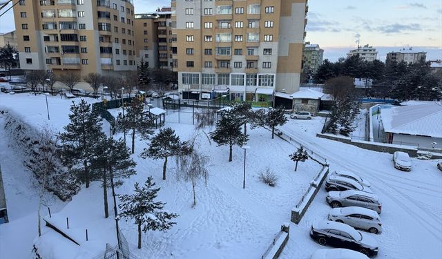 Erzurum’da Dondurucu Soğuk Etkisini Sürdürüyor