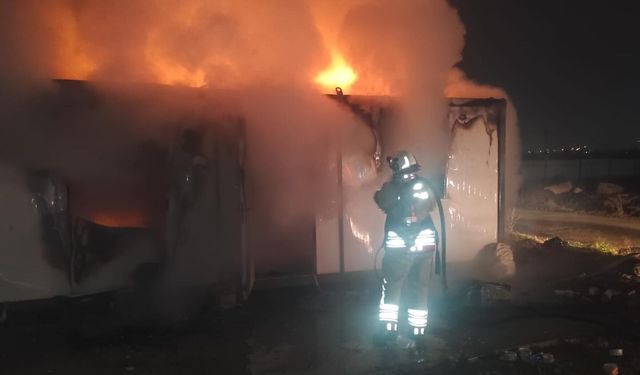 Antakya’da Konteyner Yangını: Alevler Söndürüldü