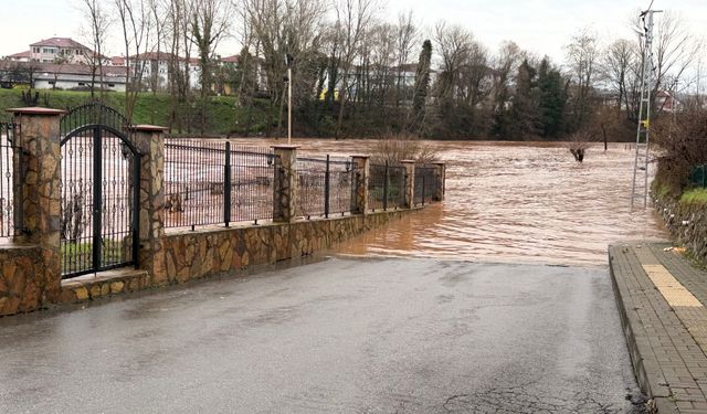 Bartın Irmağı Taştı: Su Seviyesi Yaklaşık 3 Metre Yükseldi