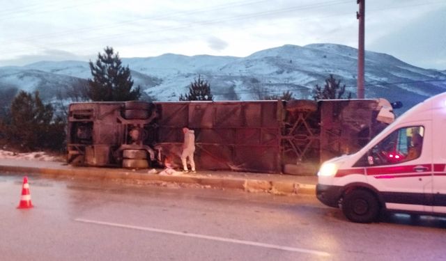 Burdur'da yolcu otobüsü devrildi!