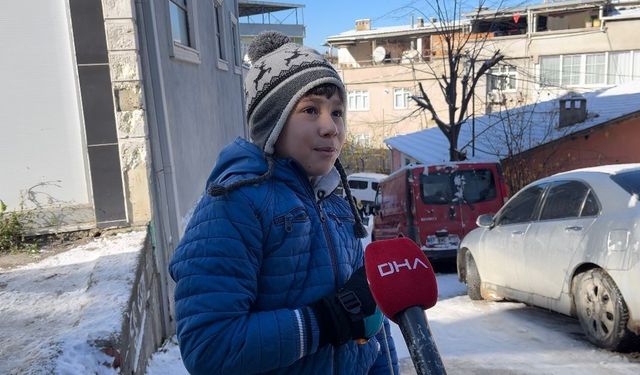Bursa'da çocuklar poşetlerle kayıp karın keyfini çıkardı