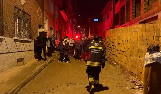 Eskişehir’de 3'üncü kattan düşüp ağır yaralandı