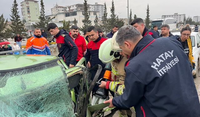 Hatay’da minibüs kazası: 1’i ağır 5 yaralı