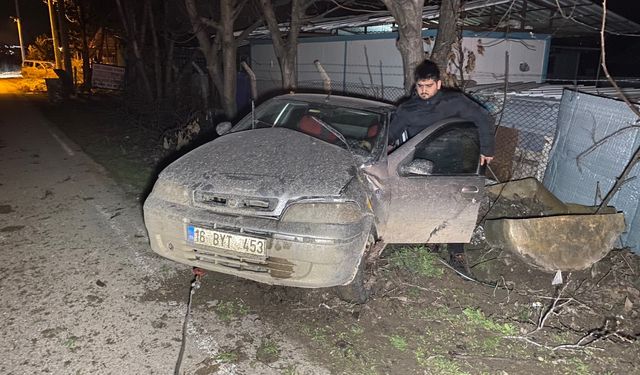 İnegöl’de Otomobil Ağaca Çarptı: 4 Yaralı