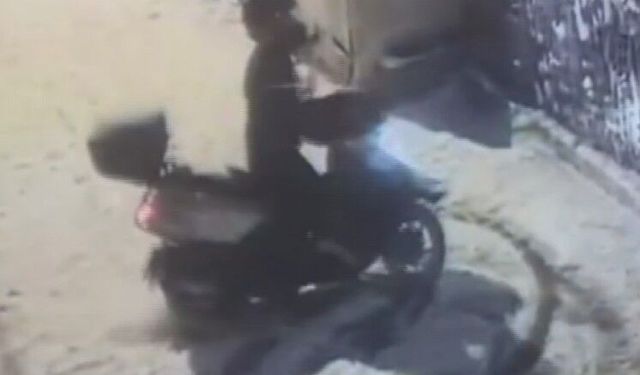 Karlı havada motosikletle drift attı!