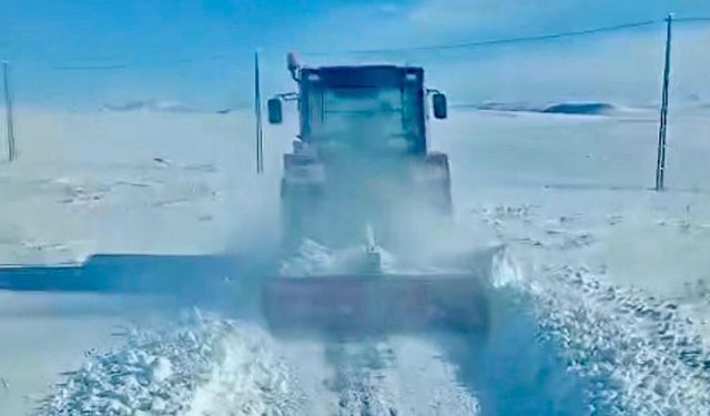 Kars’ta Köylülerden Örnek Dayanışma: Yollar Traktörlerle Açıldı