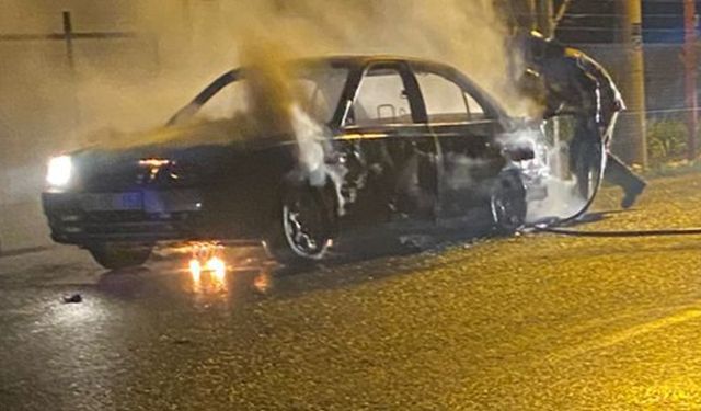 Kırkağaç’ta Seyir Halindeki Otomobil Yandı