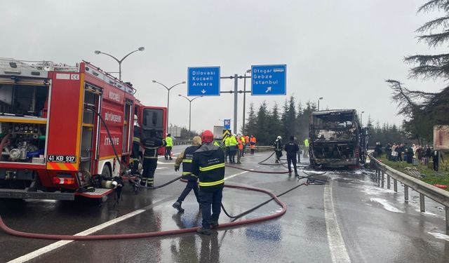 Kocaeli'de yolcu otobüsü yandı