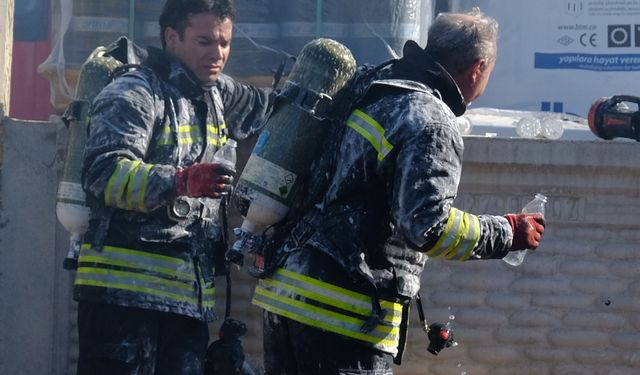 Konya'da fabrika deposu yandı