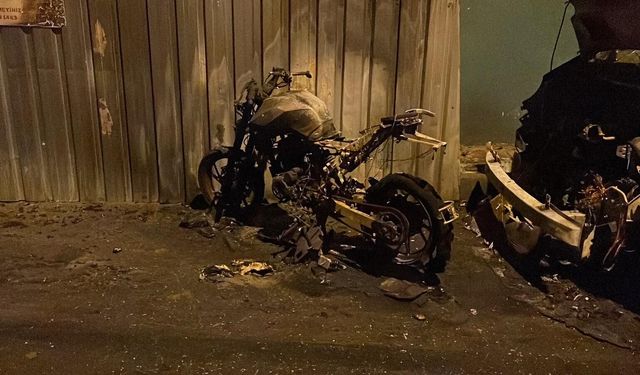 Motosiklette çıkan yangın minibüse sıçradı