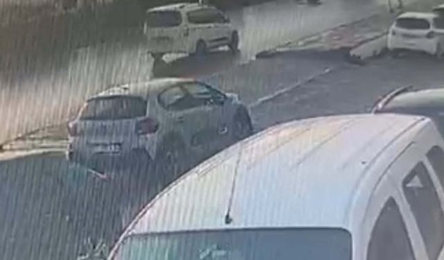 Otomobil yayaya çarptı!