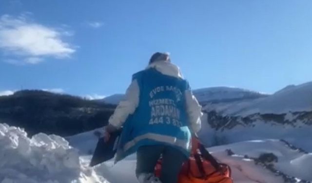 Posof’ta Kar ve Soğuk Engel Olmadı: Evde Sağlık Hizmeti Hastalara Ulaştı