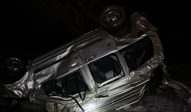 Samsun'da buzlu yolda kayan araç uçurumdan yuvarlandı