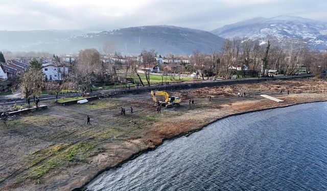 Sapanca Gölü kıyısındaki kaçak yapılar yıkılmaya başladı!