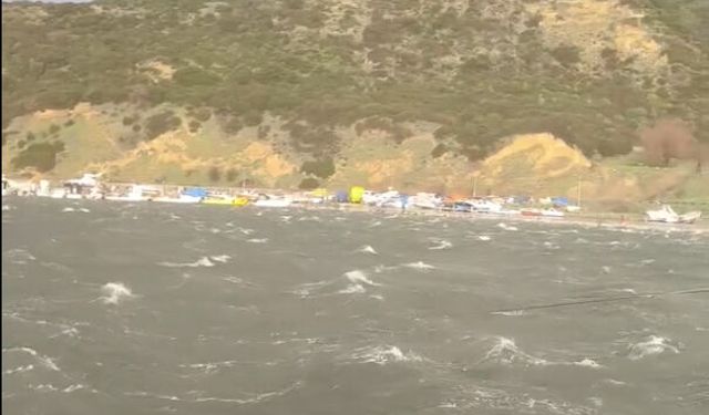 Saros Körfezi'nde lodos; işletmeler su altında kaldı