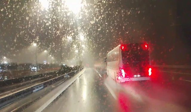 - Silivri'de kar yağışı sürüyor