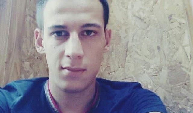 Zonguldak'ta otomobil, TIR'a çarptı