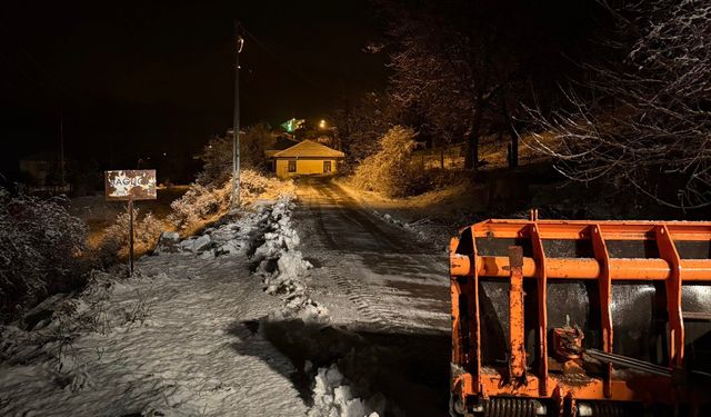 Kızılcahamam’da Karla Mücadele Gece Gündüz Sürüyor