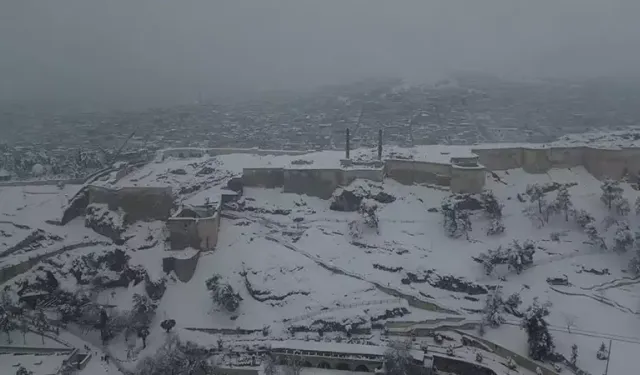 Şanlıurfa'da kar yağışı devam ediyor!