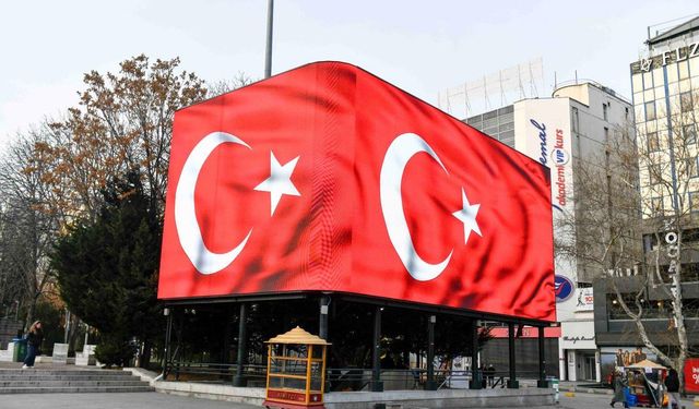 Ankara’da Dev Ekranlara Türk Bayrağı Yansıtıldı!