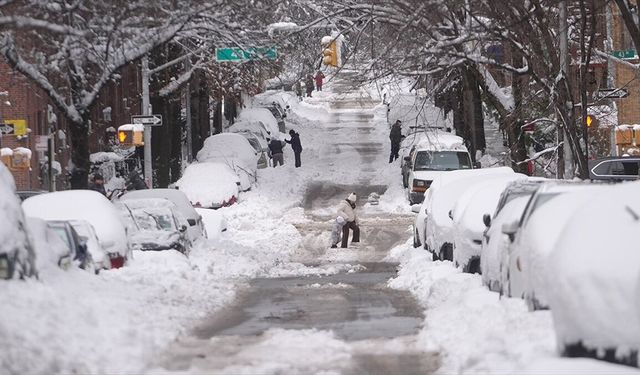 ABD’nin Doğu Kıyısında Tarihi Kar Fırtınası: Hayat Felç Oldu