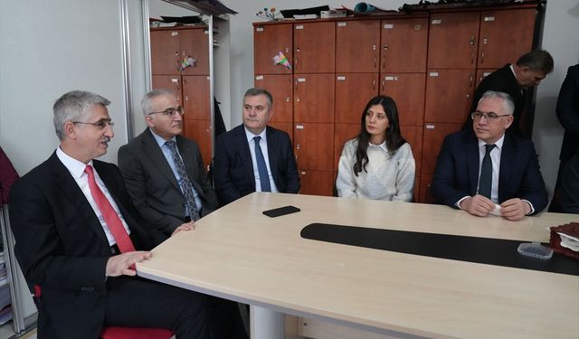 Çubuk'ta ilk ders 'Bayrak Sevgisi' oldu