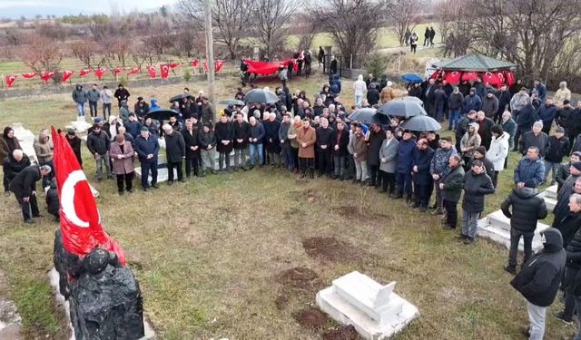 Sivas'ta Ermenilerce şehit edilen 71 asker anıldı