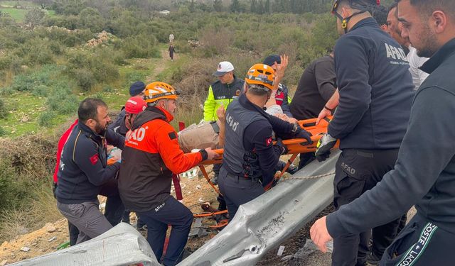 Antalya'da yolcu otobüsü devrildi; 8 ölü, 26 yaralı
