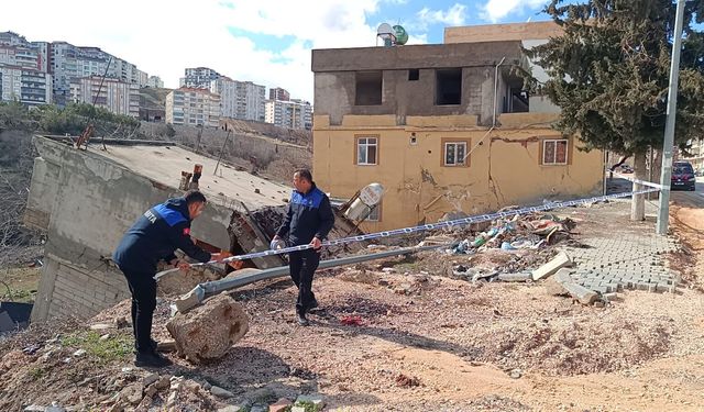 Besni’de Yağış Felaketi: İki Katlı Bina Çöktü