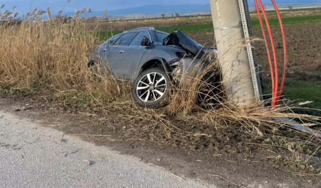 Beton direğe çarptı!