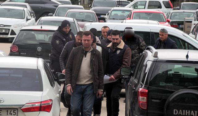 Emekli çifti dolandırdılar!