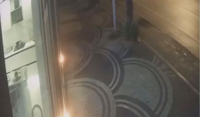 Hafif ticari araç yayaya çarptı!