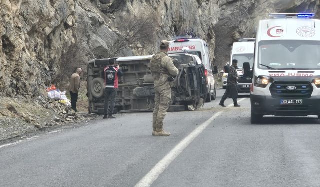 Hakkari'de feci kaza: 1'i ağır 4 yaralı
